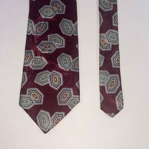 Park Avenue Mens Silk Tie Burgundy Geometric Medallion Made in USA 2857